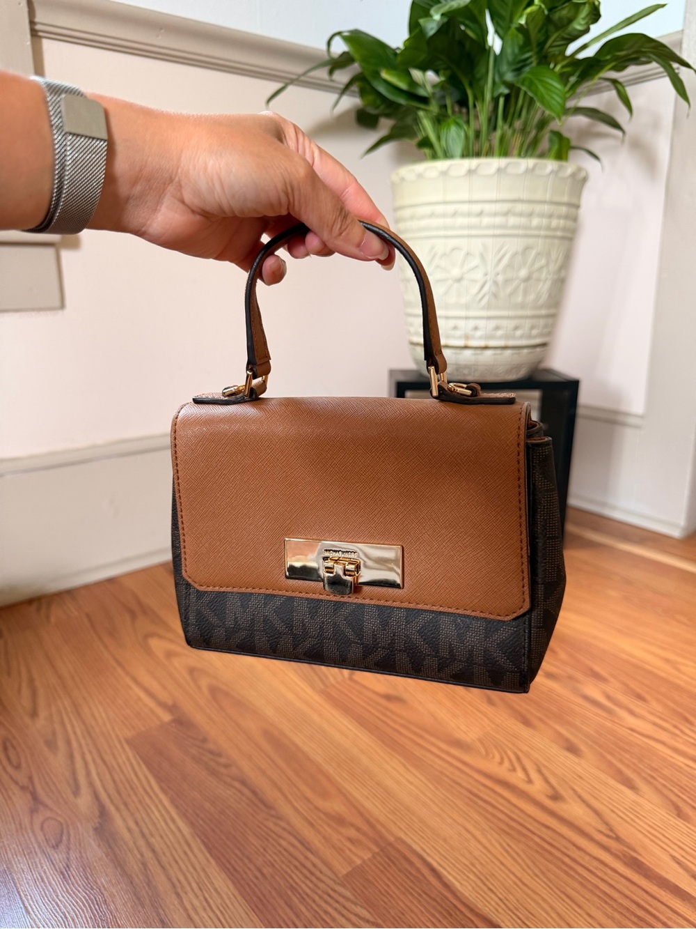 Michael Kors Callie X-Small crossbody
Handle Bag Satchel Brand New